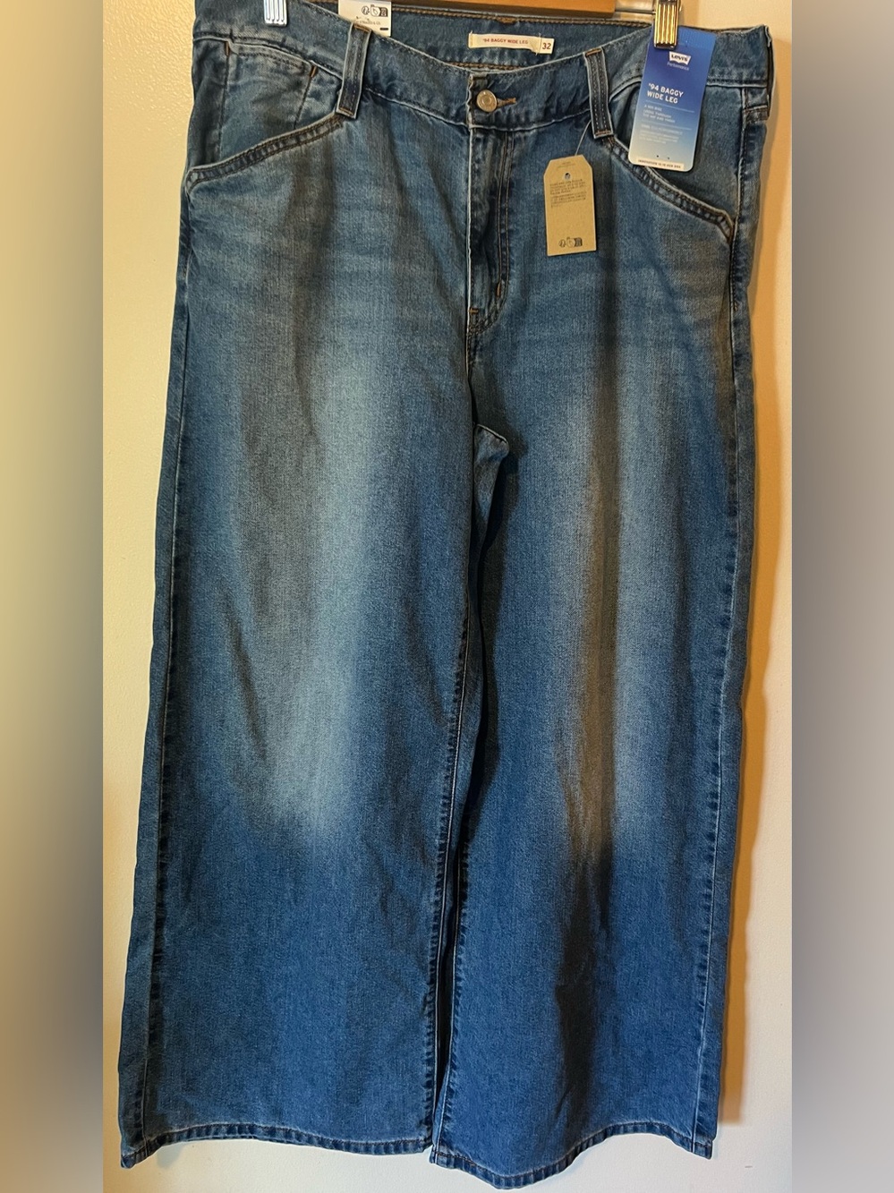 Levi's '94 Baggy Wide Leg jeans in a light-to-medium wash 32x31 NWT